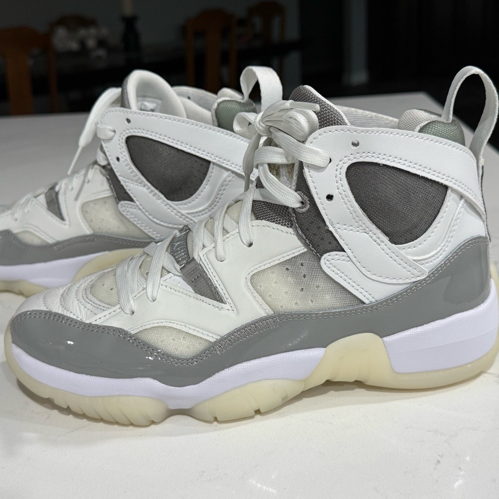 Like New Women’s Jordan High Tops Size 8